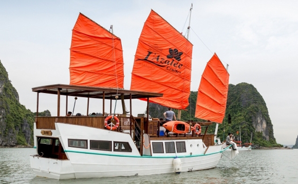 L'Azalee cruise Halong bay L'Azalee cruise Halong bay