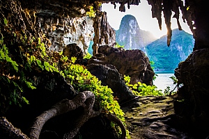 Trinh Nu Cave